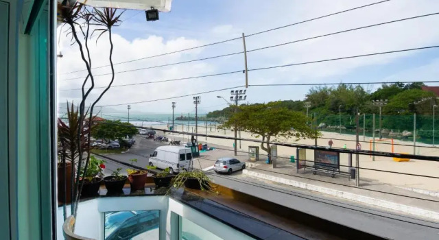 Кровать в общем номере Sea Wolf Surf Hostel