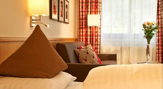 Hotel Waidmannsheil, Забронировать Отель Отели Флахау с бассейном, рядом с Гондольный подъемник Ахтер Джет, Бассейн