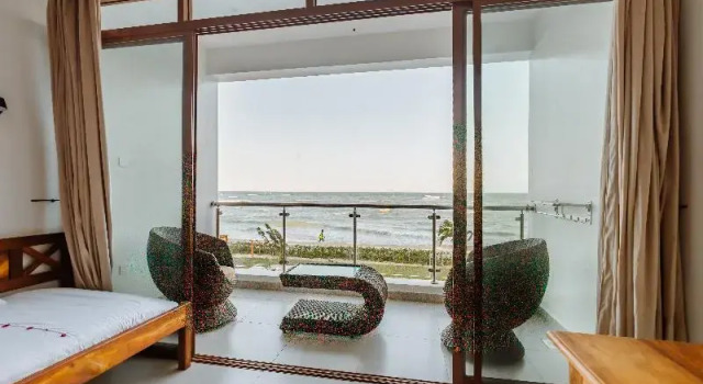 Трёхместный номер Superior с балконом и с видом на море YU Resort