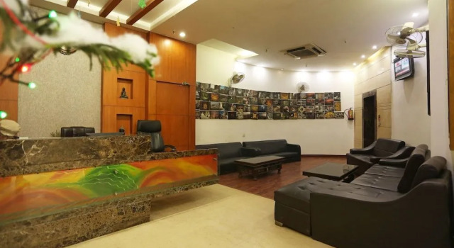 OYO 4002 Hotel Dwaraka, Забронировать Отель Коччи штат Керала, рядом с Ernakulam Public Library