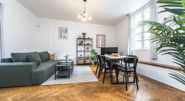 Апартаменты Comfort Дуплекс с балконом Charles Apartments in Old Town