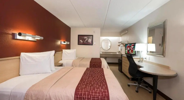 Четырёхместный номер Deluxe Red Roof Inn West Monroe