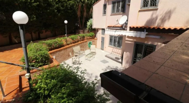 2 bedrooms appartement with enclosed garden and wifi at Palermo 1 km away from the beach