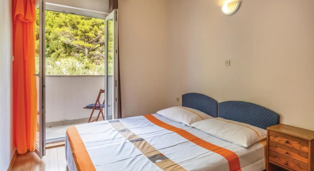 Nice Home in Zivogosce With Wifi and 2 Bedrooms