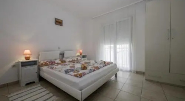 Apartment In Lopar With Air Conditioning Wi fi, Varaa Huoneisto Hotellit Kvarner Islands uima-altaalla, Uima-allas