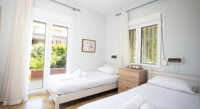 Вилла Villa Aurora – Beachfront, 2mins to Mamalouka and Blue Carpet