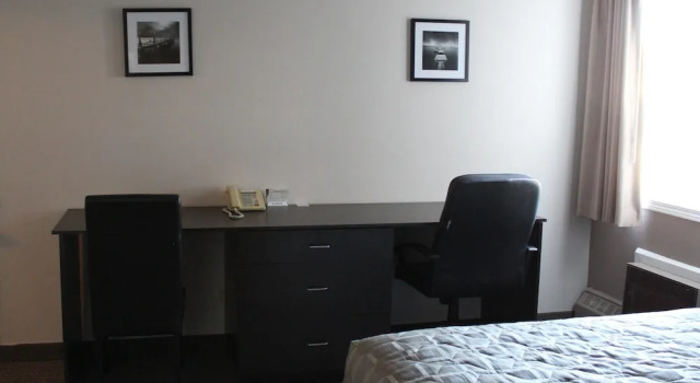 Arbour Ridge Inn & Suites