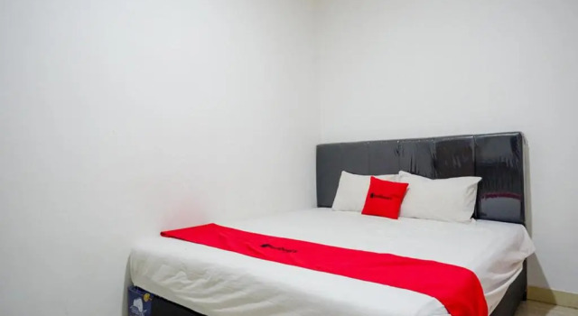 RedDoorz near Universitas Negeri Makassar 3, Book Hotel Hotels in Sulawesi with Parking, Parking