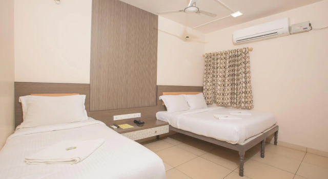 Номер Executive Hotel Sownthariyam