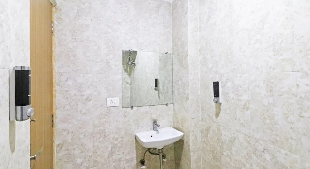 Номер Deluxe Mauryan Elite Hotel Chhatarpur Metro Station
