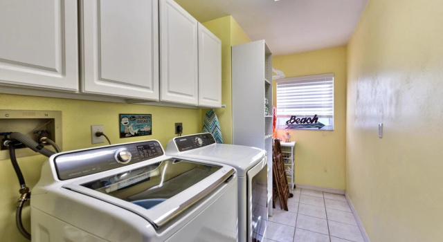 Коттедж Luxury с 3 комнатами с видом на бассейн Comfy 3 bedroom with parking & close to everything