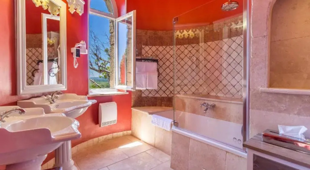 Полулюкс Hostellerie du Château des Fines Roches