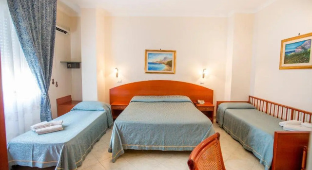 Четырёхместный номер Standard Hotel Mediterraneo