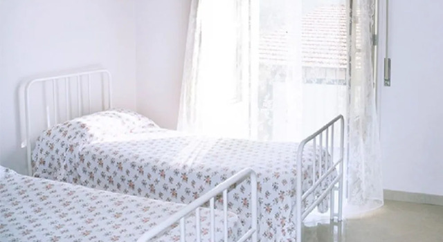 Casa Albergo S. Vincenzo De Paoli - Residenziale per over 65, Book Pension Hoteller i Castel Morrone med parkering, Parkering