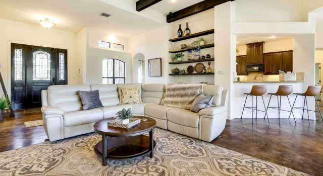 Stylish Home w/ Hot Tub ~ 4 Mi to Canyon Lake