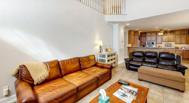 Beautiful Home With Modern Conveniences - Close to the Beach, Dogs Welcome