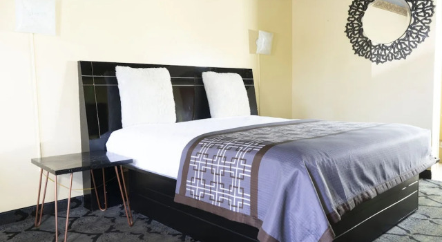 Люкс Executive Luxe Inn and Suites