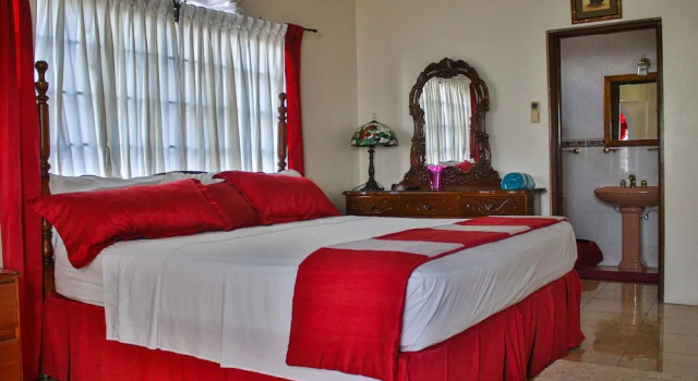 Номер Luxury Clarridge View Guest House