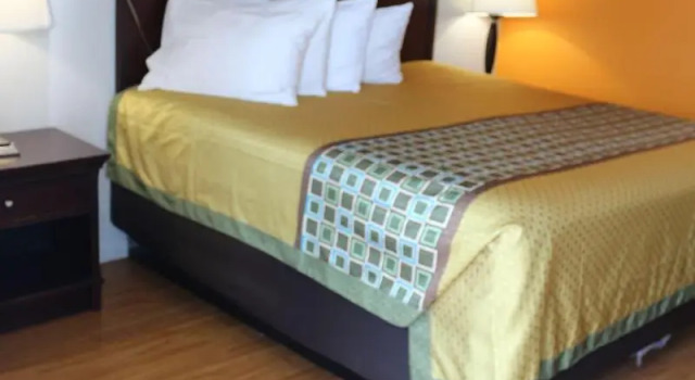LoneStar Inn, Забронировать Отель Керрвилл Texas Hill Country