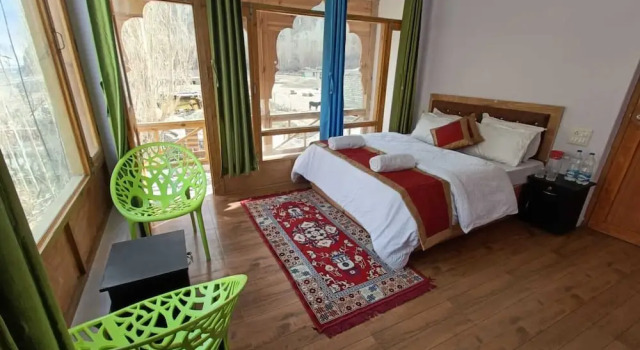 Hotel The Stone Palace, Забронировать Отель Туртук Джамму и Кашмир