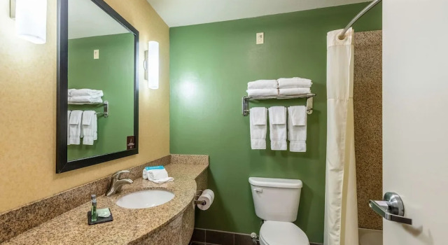 Четырёхместный номер Comfort Sleep Inn & Suites Ruston Near University