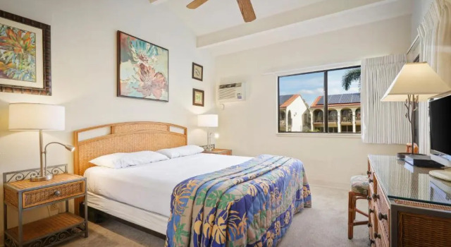Run of House Aston Maui Hill