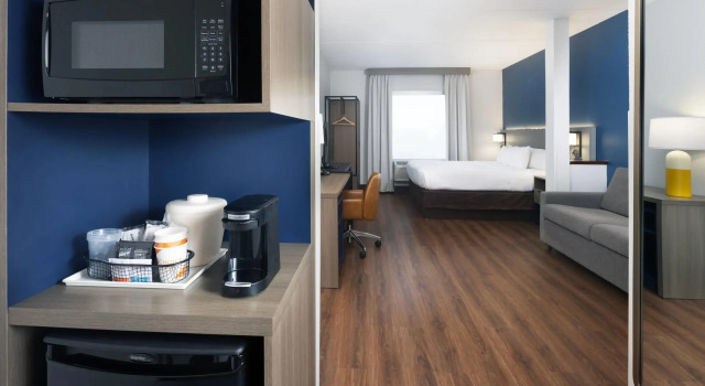 Двухместный люкс Comfort Suites Outlet Center
