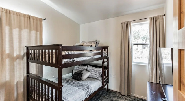 Elk Rim 1140 Pine, Book Hotel Hoteller i Pine med parkering, Parkering