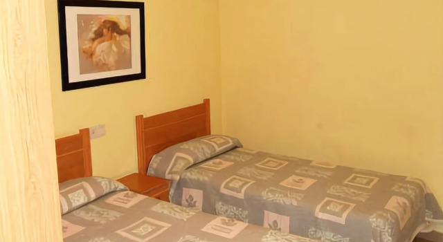 Apartamentos Cambras, Book Apartment Hotels in Aragon with Parking, Parking