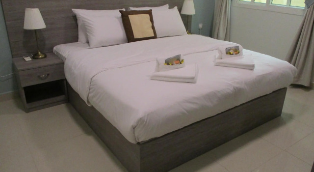 Полулюкс Sovereign Hotel - Marriage Certificate Required