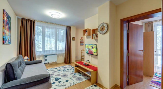 *Cozy and Cute* 1BD Apartment in The Castle Complex, Забронировать Апартаменты/квартира Отели провинции Смоляна с парковкой, Парковка