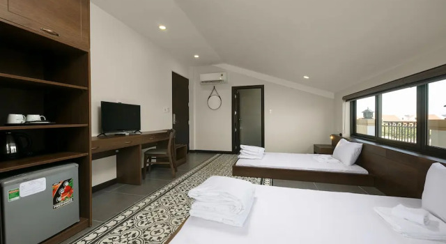 Двухместный номер Deluxe с балконом Lami Villa Hoian - Hostel