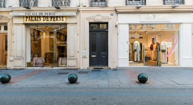 129 rue d'Antibes, Забронировать Отель La Californie Pezou Канны, рядом с Рю Д'Антиб