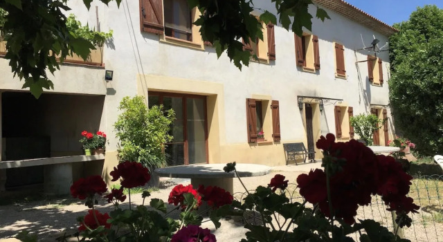 Bastide Ecurie Massilia, Забронировать Отель Обань Буш-дю-Рон