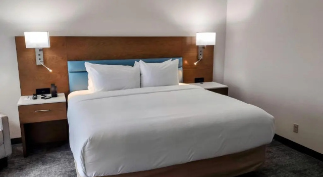 Двухместный люкс c 1 комнатой TRYP by Wyndham Tallahassee North I-10 Capital Circle