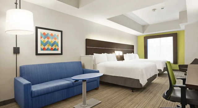 Четырёхместный номер Standard Holiday Inn Express Hotel & Suites Durant by IHG