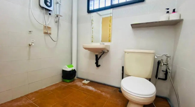 Johor Lovy Ros Homestay/12pax/Wifi/IKea Jusco, Varaa Hotelli Hotellit Johor pysäköinnillä, Pysäköinti