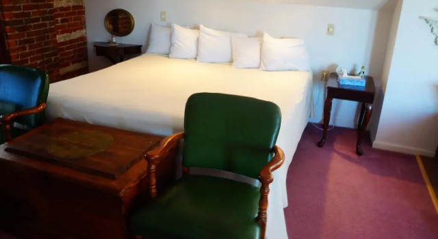Harbor Haus Inn & Suites, Book Hotel Hermann Missouri