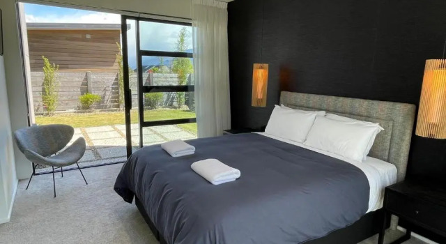 Коттедж Luxurious Lake and Alpine Views