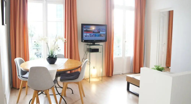 L'Orient Palace 1 Apartment, Забронировать Апартаменты/квартира Отели Ментон с парковкой, Парковка