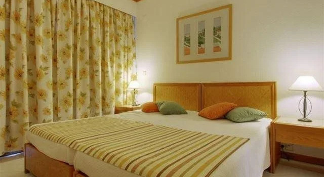Villa Oura, Rezervasyon Villa Oura villalar, Villa
