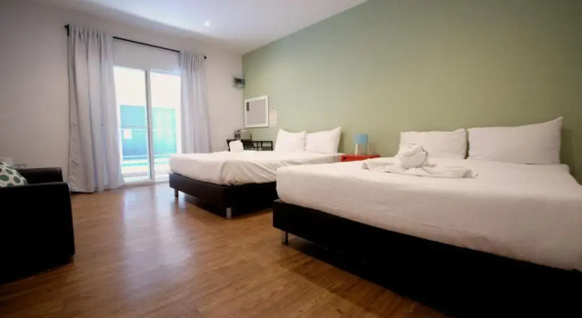 Трёхместный номер Standard с видом на бассейн Resort V - MRT Huai Khwang