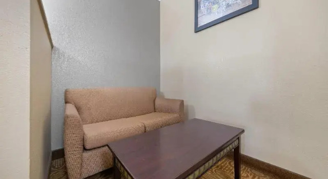 Люкс с балконом Econo Lodge Inn & Suites Fallbrook Downtown