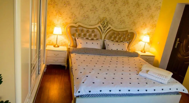High-end 3BR Apartment - Private Garden, Terrace & BBQ, Prenota Appartamento Hotel a Muntenia con parcheggio, Parcheggio