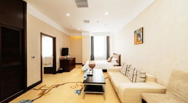 Семейный люкс Yichun Hongdu Hotel