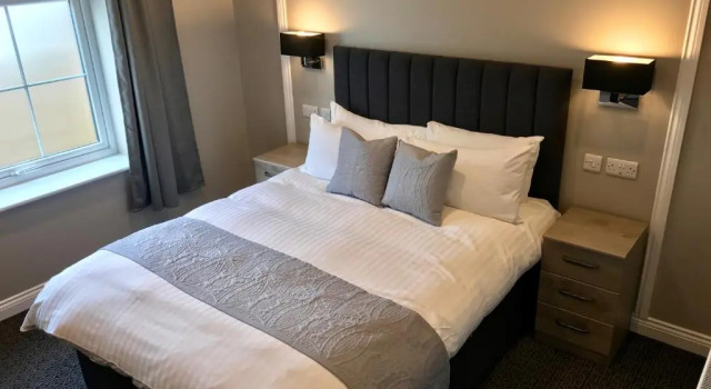 Номер Deluxe The Raven Hotel
