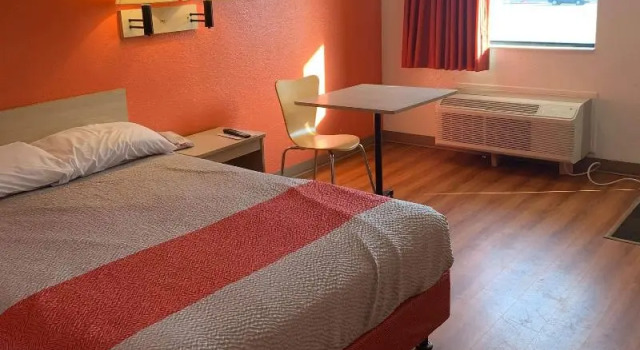 Номер Standard Travelodge by Wyndham Madison Heights MI