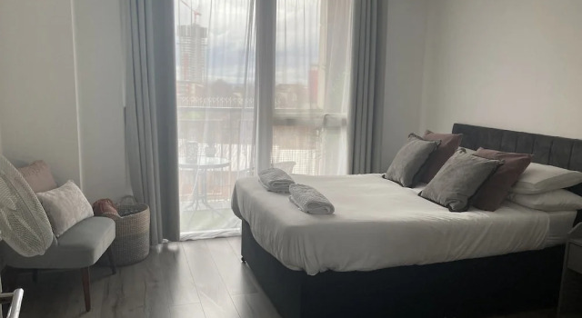 Lovely City Break at the Lux City 1bed Apartment, Забронировать Апартаменты/квартира Отели Бирмингема с парковкой, рядом с Океанариум «Национальный центр морской жизни», Парковка