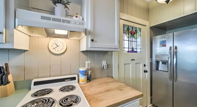 Коттедж с 2 комнатами Quaint Home with Porch in Downtown Waynesville!