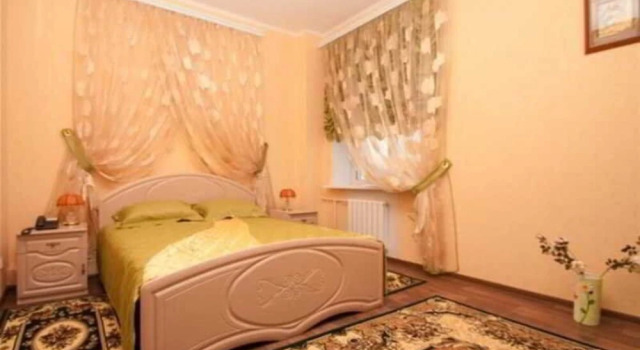 U Fontana, Book Hotel Hoteller i Leninsky district med parkering, Parkering